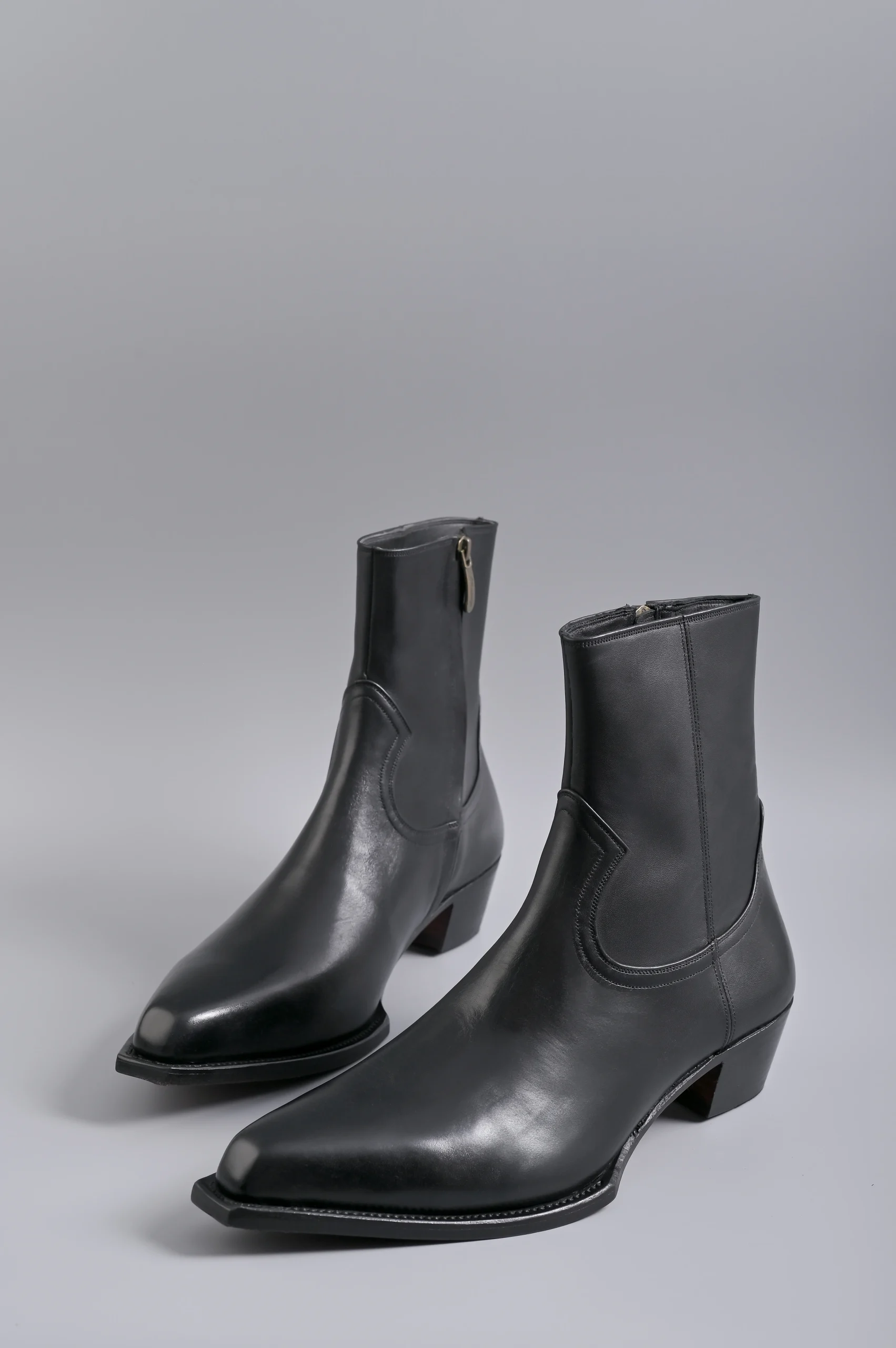 BLACK LEATHER ZIP BOOTS S25