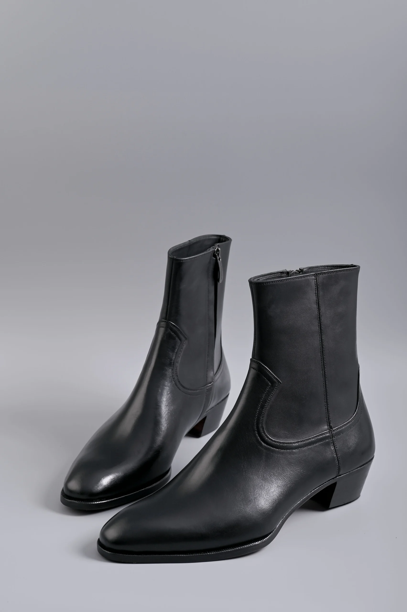 BLACK LEATHER ZIP BOOTS S25