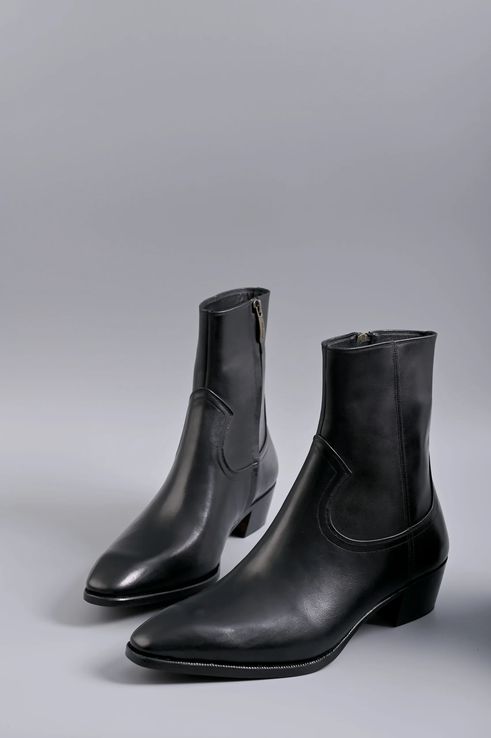 BLACK LEATHER ZIP BOOTS S25